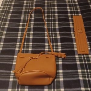 EUC IZZY & LIV Bucket Bag